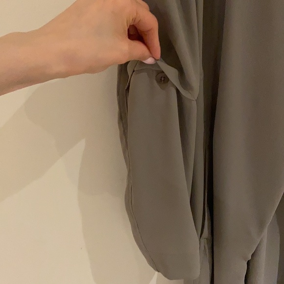 Babaton
Flowy Trench Coat size XXS
Fits XS and XXS - Picture 3 of 7